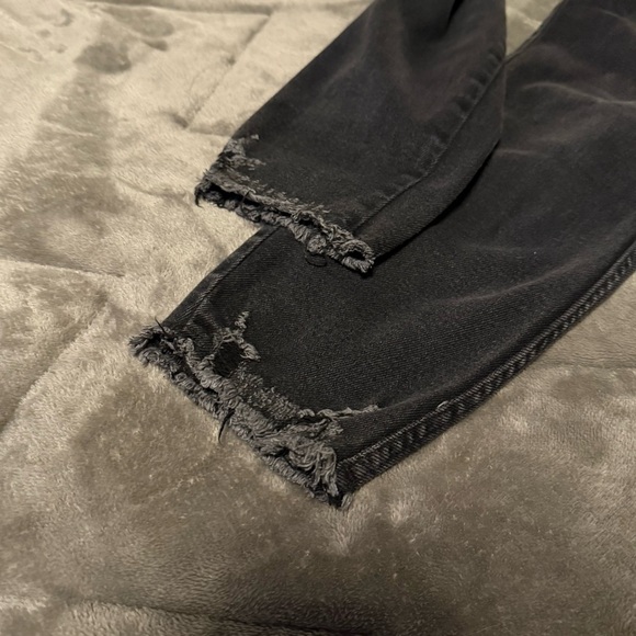 Good American Good Curve Skinny Crop Jeans - Picture 5 of 8